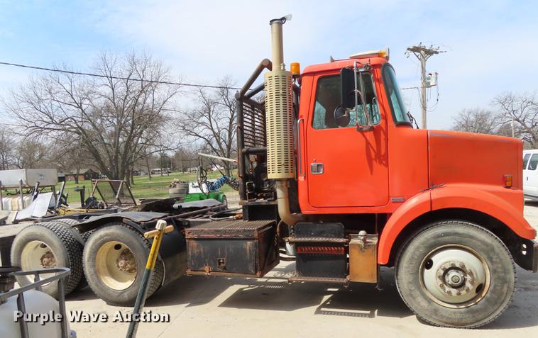 image for item DN9037 1986 Volvo White semi truck