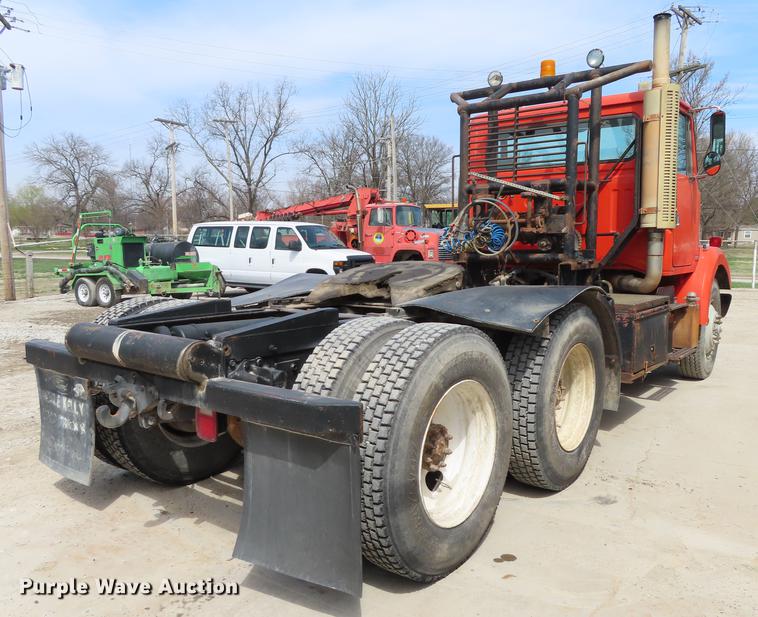 image for item DN9037 1986 Volvo White semi truck