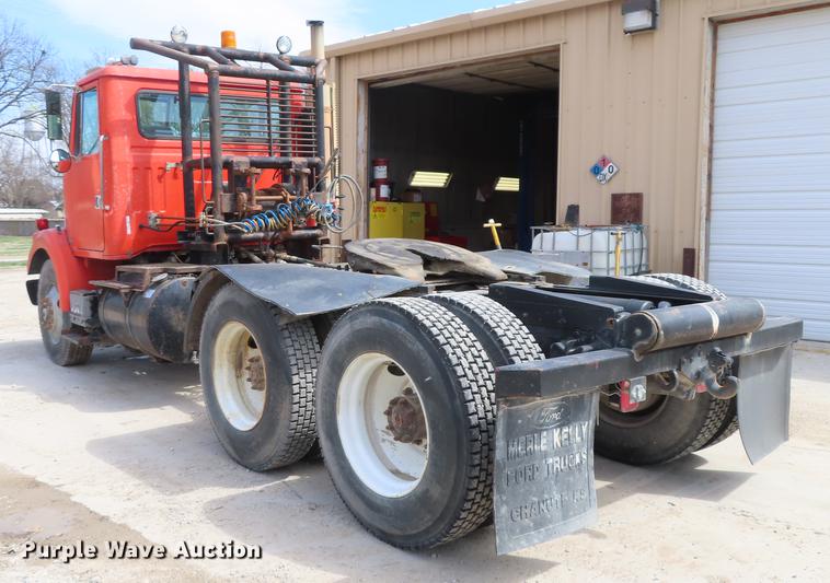 image for item DN9037 1986 Volvo White semi truck