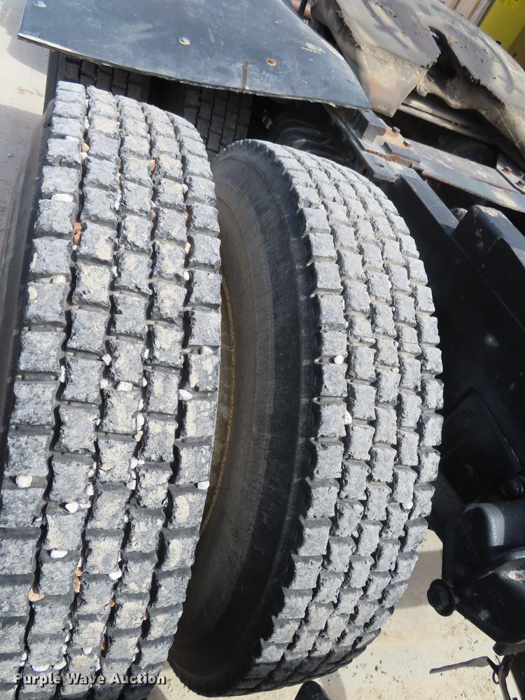 image for item DN9037 1986 Volvo White semi truck