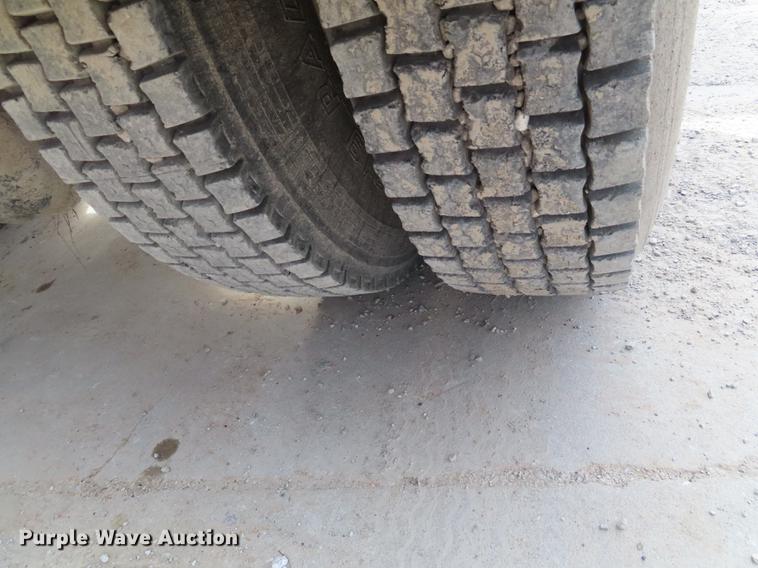 image for item DN9037 1986 Volvo White semi truck