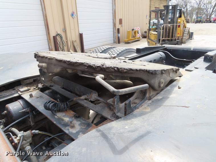 image for item DN9037 1986 Volvo White semi truck