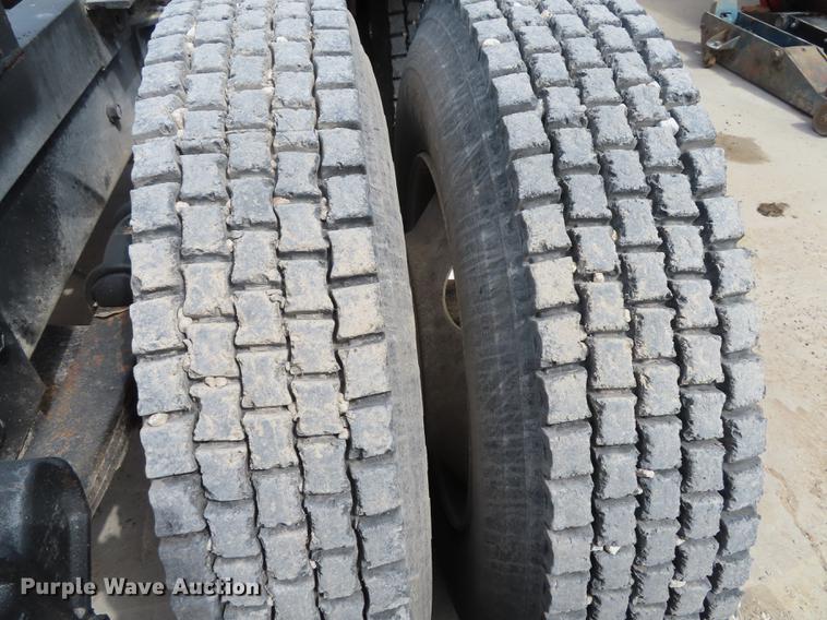 image for item DN9037 1986 Volvo White semi truck