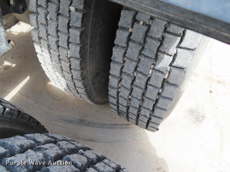 image for item DN9037 1986 Volvo White semi truck