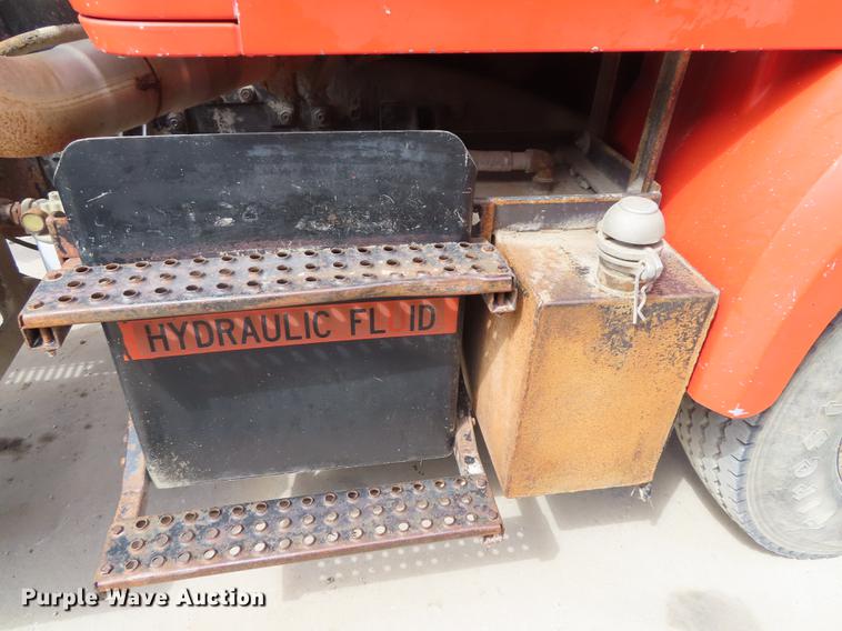 image for item DN9037 1986 Volvo White semi truck