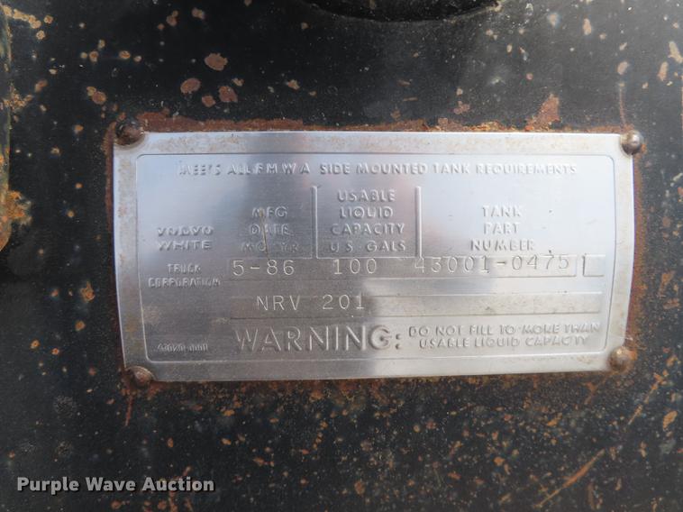 image for item DN9037 1986 Volvo White semi truck