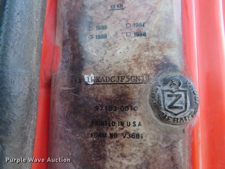 image for item DN9037 1986 Volvo White semi truck