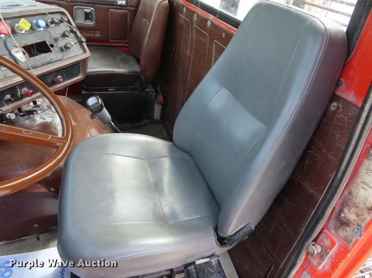 image for item DN9037 1986 Volvo White semi truck