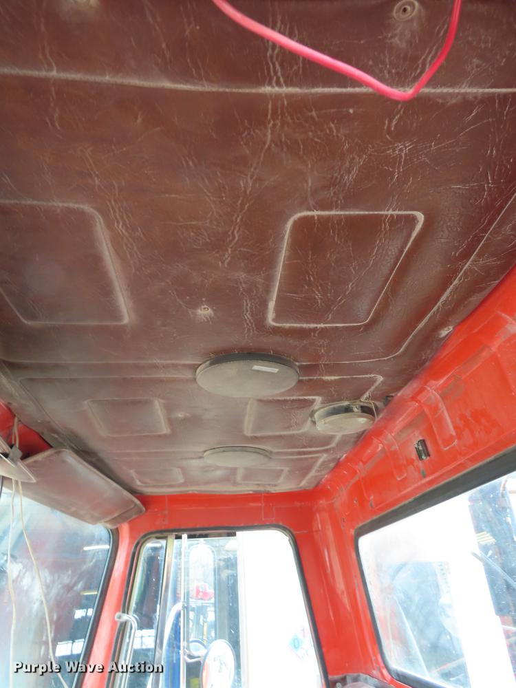 image for item DN9037 1986 Volvo White semi truck