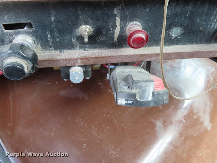 image for item DN9037 1986 Volvo White semi truck