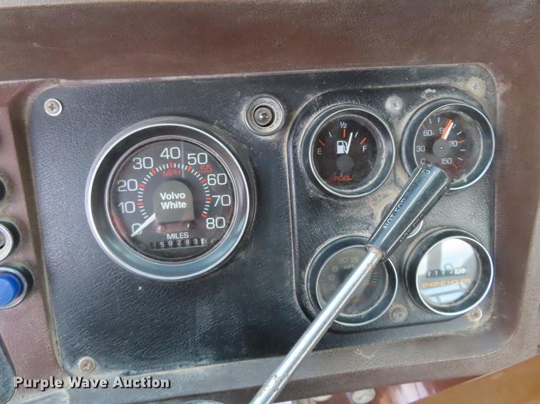 image for item DN9037 1986 Volvo White semi truck