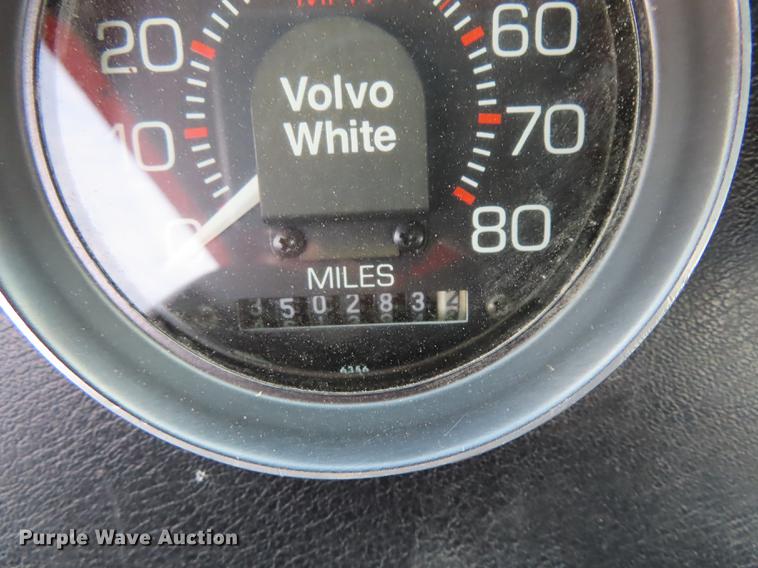 image for item DN9037 1986 Volvo White semi truck
