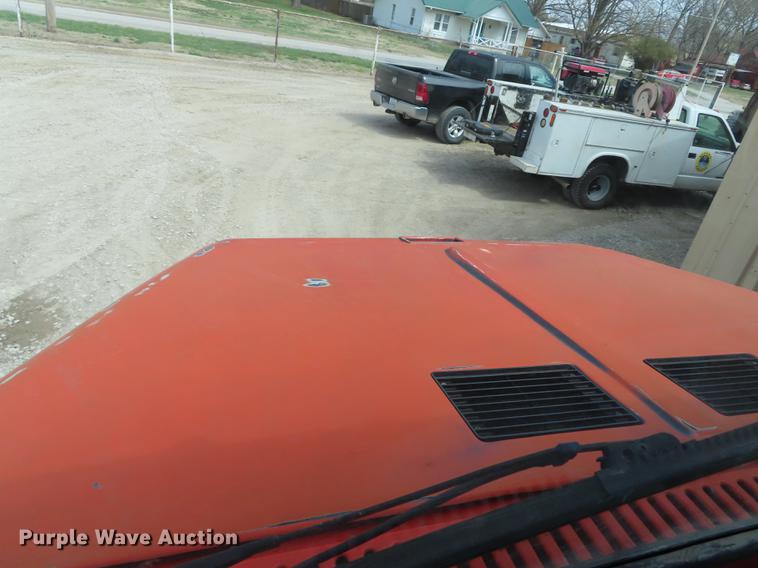 image for item DN9037 1986 Volvo White semi truck