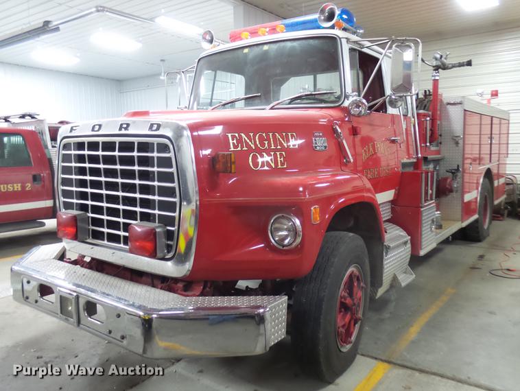 image for item DX9164 1983 Ford F800 fire truck