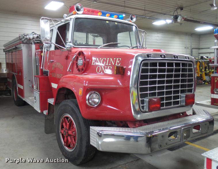 image for item DX9164 1983 Ford F800 fire truck