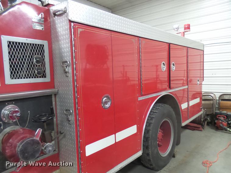 image for item DX9164 1983 Ford F800 fire truck