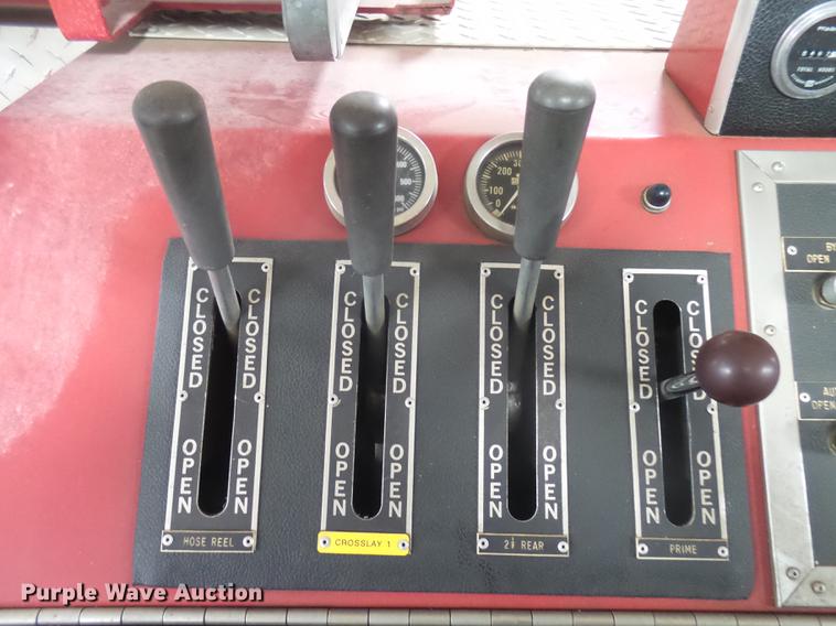 image for item DX9164 1983 Ford F800 fire truck