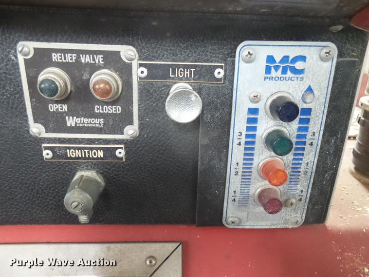 image for item DX9164 1983 Ford F800 fire truck