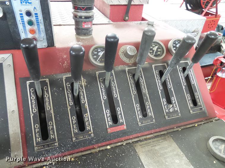 image for item DX9164 1983 Ford F800 fire truck