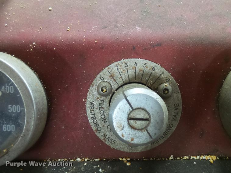 image for item DX9164 1983 Ford F800 fire truck