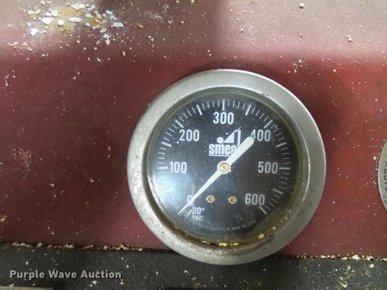 image for item DX9164 1983 Ford F800 fire truck