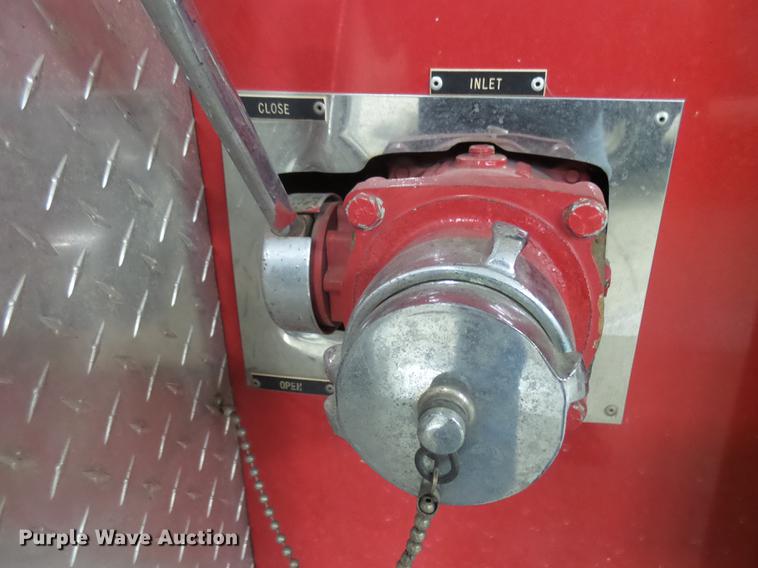 image for item DX9164 1983 Ford F800 fire truck