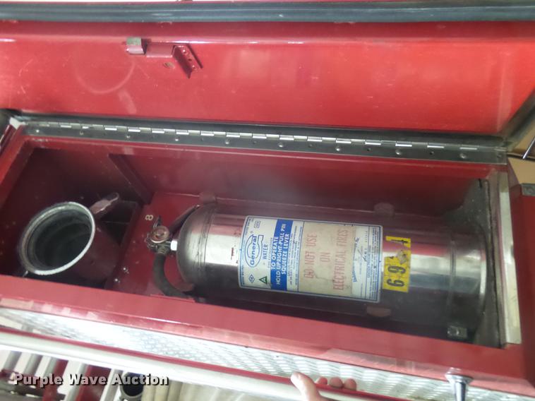 image for item DX9164 1983 Ford F800 fire truck