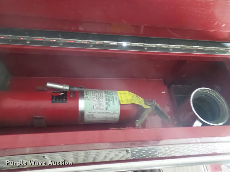 image for item DX9164 1983 Ford F800 fire truck