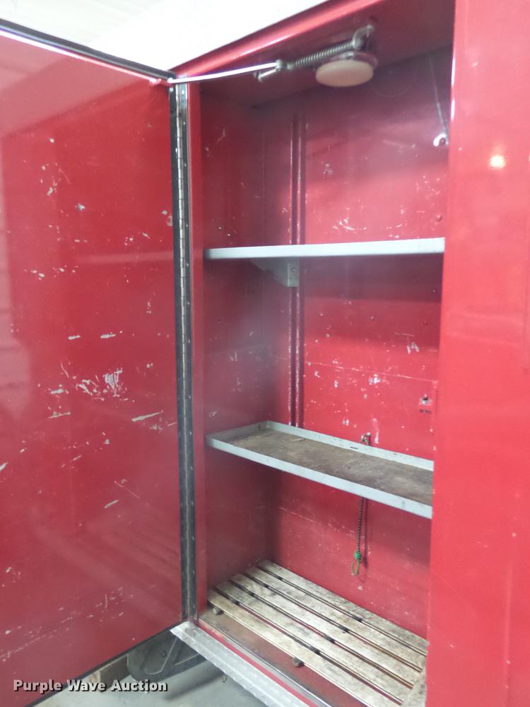 image for item DX9164 1983 Ford F800 fire truck