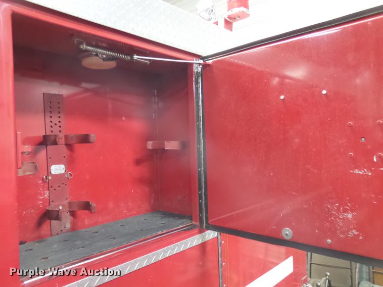 image for item DX9164 1983 Ford F800 fire truck