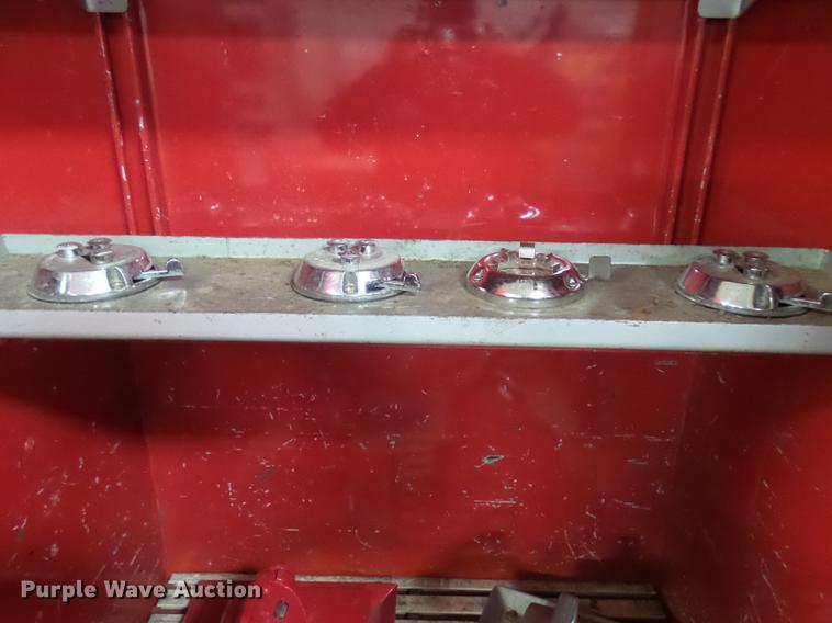 image for item DX9164 1983 Ford F800 fire truck