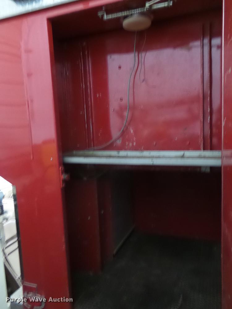 image for item DX9164 1983 Ford F800 fire truck