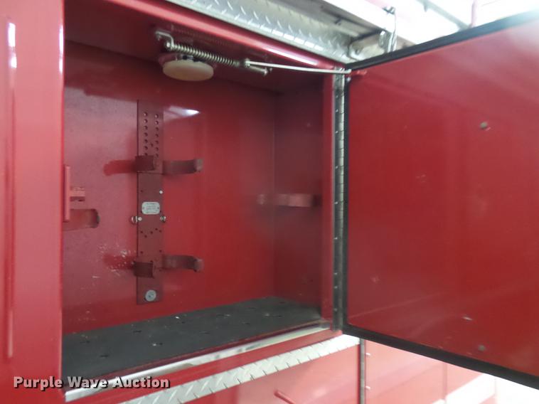 image for item DX9164 1983 Ford F800 fire truck