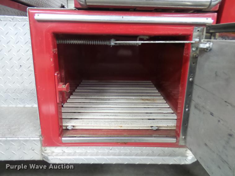 image for item DX9164 1983 Ford F800 fire truck