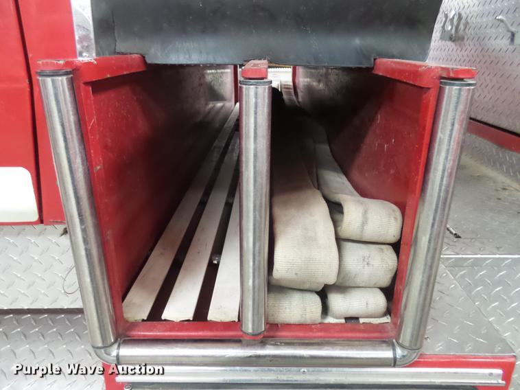 image for item DX9164 1983 Ford F800 fire truck