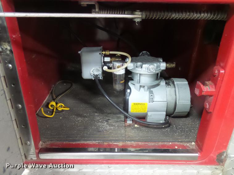 image for item DX9164 1983 Ford F800 fire truck