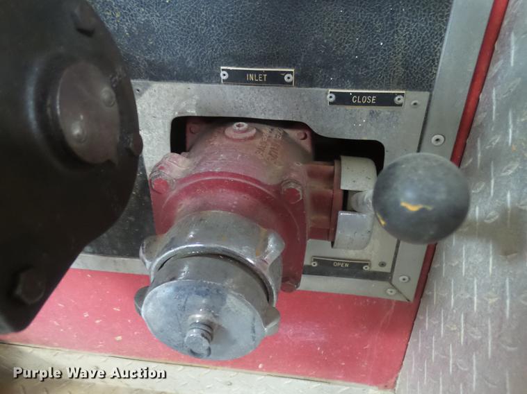 image for item DX9164 1983 Ford F800 fire truck