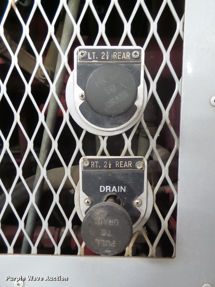 image for item DX9164 1983 Ford F800 fire truck