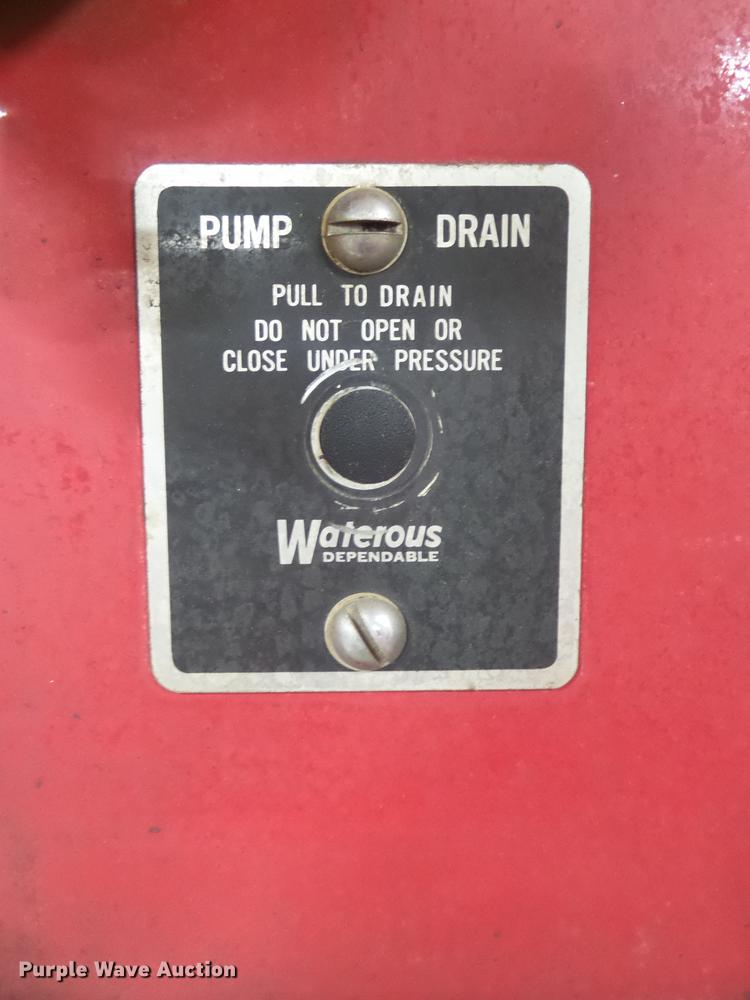 image for item DX9164 1983 Ford F800 fire truck