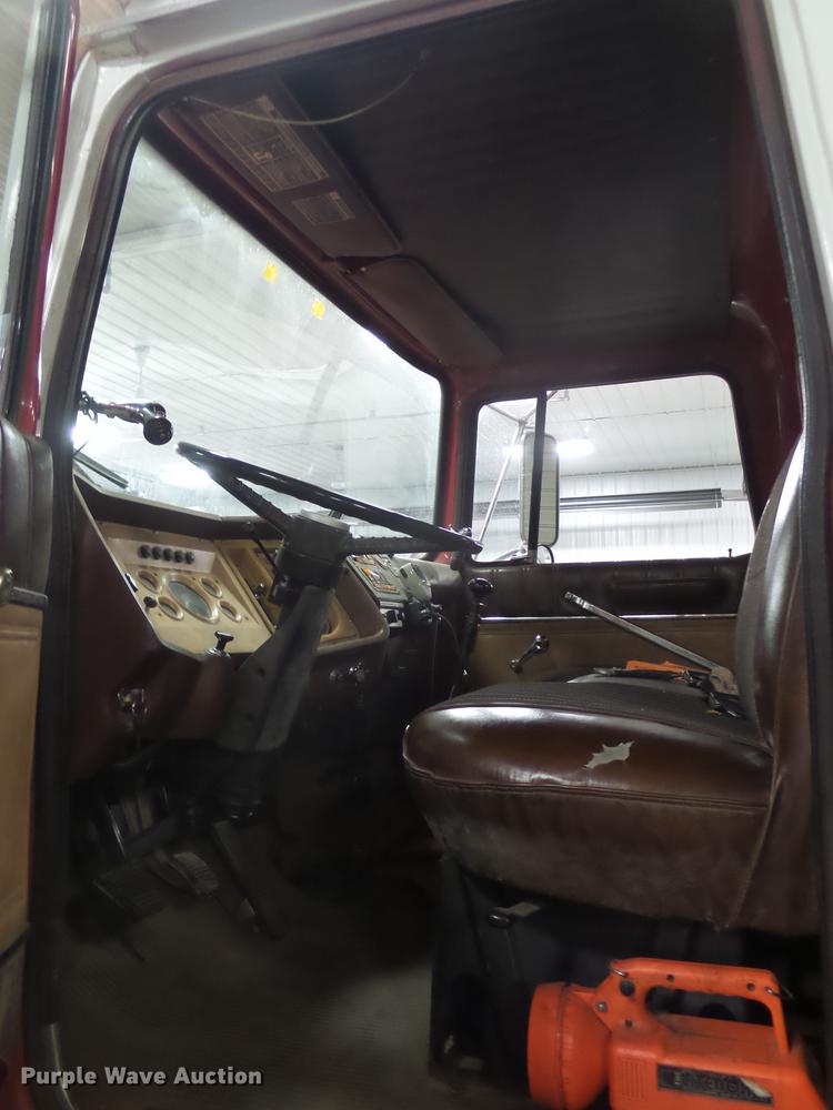 image for item DX9164 1983 Ford F800 fire truck