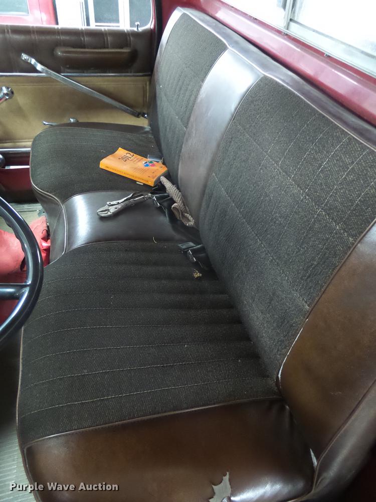 image for item DX9164 1983 Ford F800 fire truck