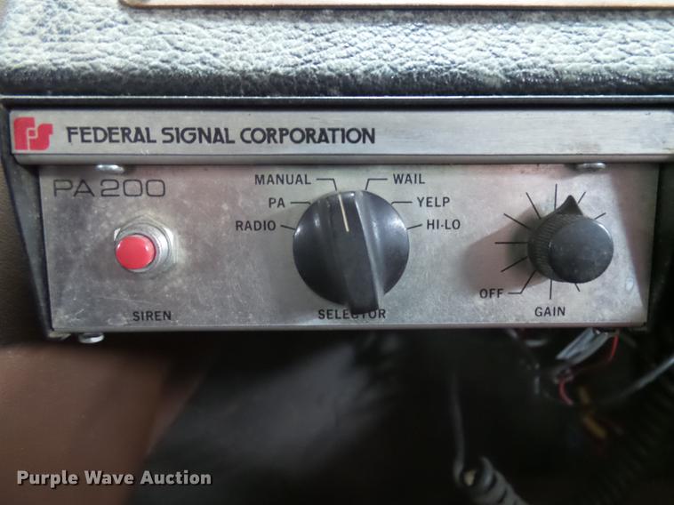 image for item DX9164 1983 Ford F800 fire truck