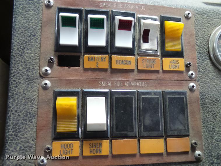 image for item DX9164 1983 Ford F800 fire truck