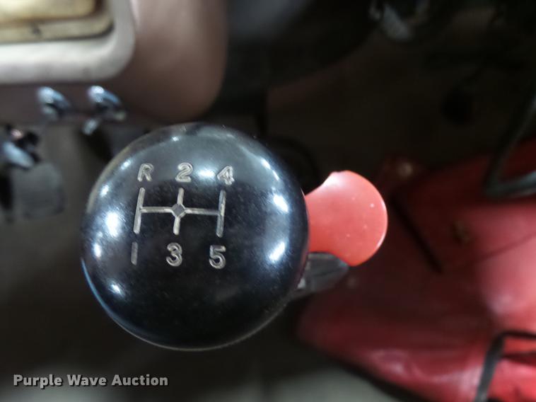 image for item DX9164 1983 Ford F800 fire truck