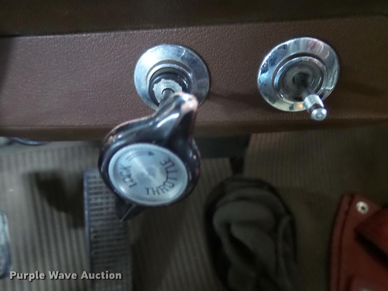 image for item DX9164 1983 Ford F800 fire truck