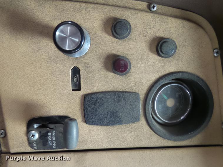 image for item DX9164 1983 Ford F800 fire truck