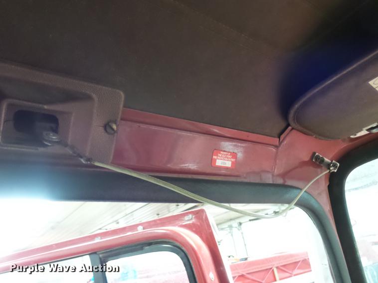 image for item DX9164 1983 Ford F800 fire truck