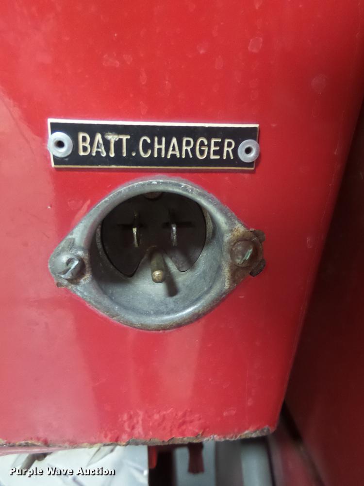 image for item DX9164 1983 Ford F800 fire truck