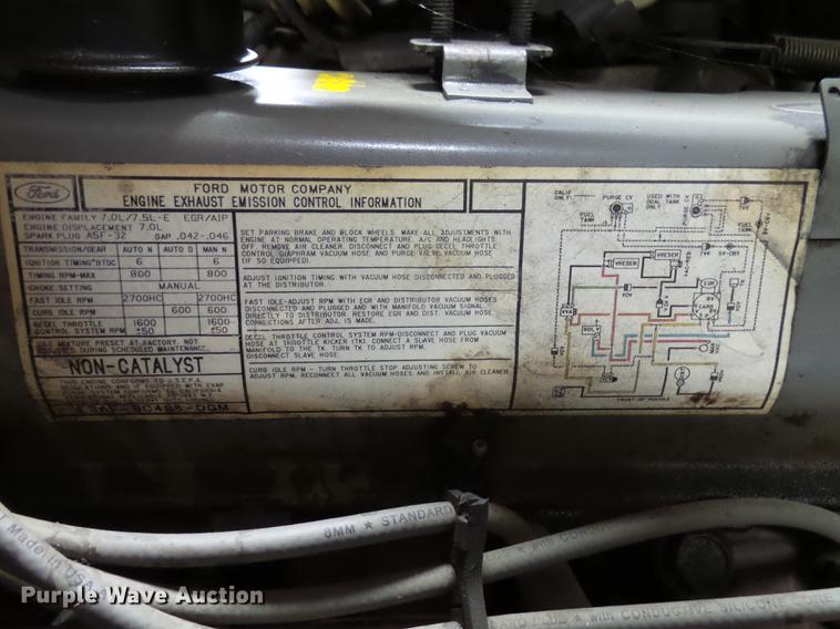 image for item DX9164 1983 Ford F800 fire truck