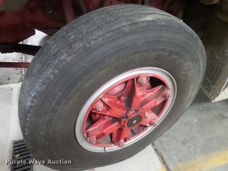 image for item DX9164 1983 Ford F800 fire truck